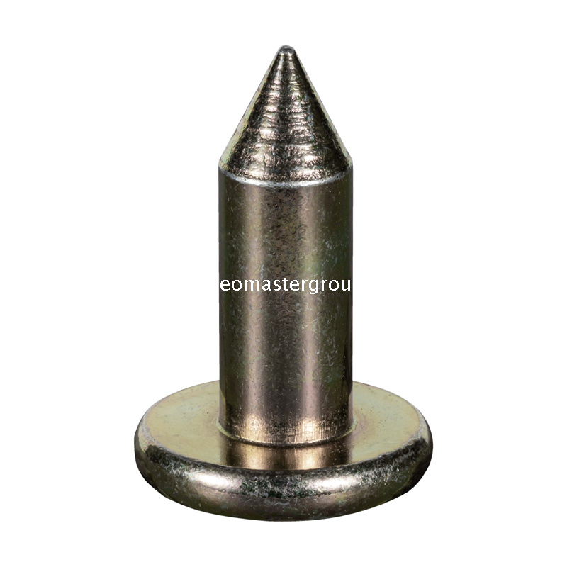 Clou d'enquête en acier