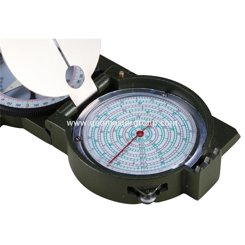 Boussole militaire